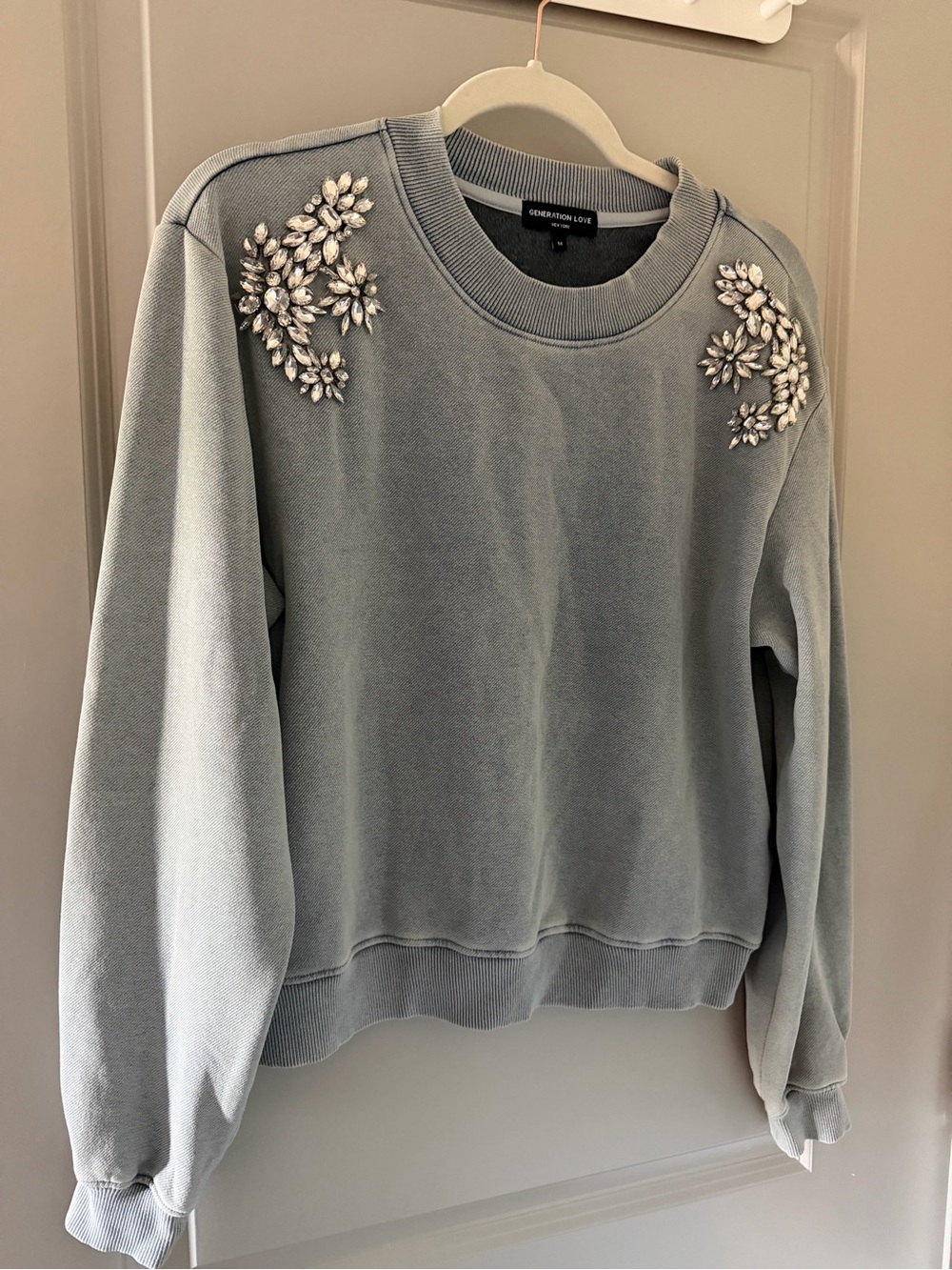 Generation Love JULIE CRYSTAL PATCH
SWEATSHIRT-MEDIUM